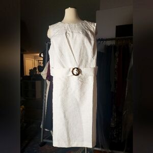 NWOT Tahari Textured Jacquard Sheath, white with tortoisehell buckle (22W)